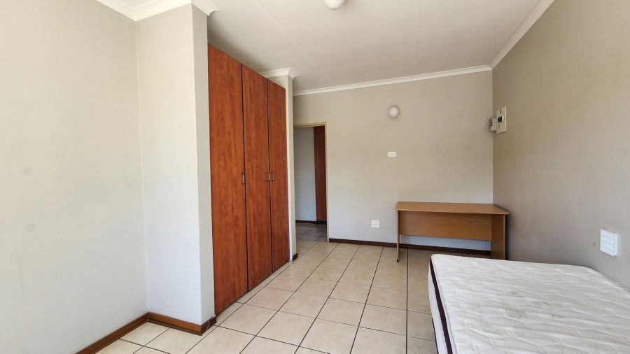 To Let 2 Bedroom Property for Rent in Kannoniers Park North West
